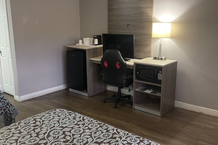 Room 28 of 35