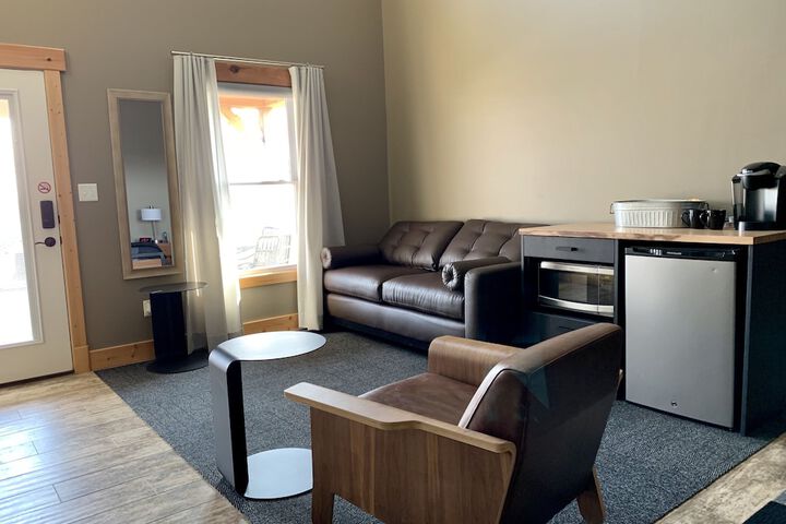 Room 9 of 18