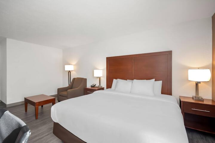 Comfort Inn & Suites Cincinnati Eastgate