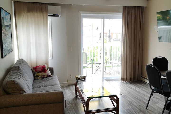 Room 6 of 16