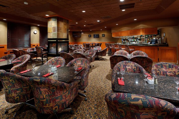 Lounge 58 of 64
