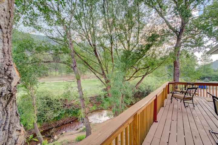 7 Bedroom on the Side of Pikes Peak on a Mountain Stream