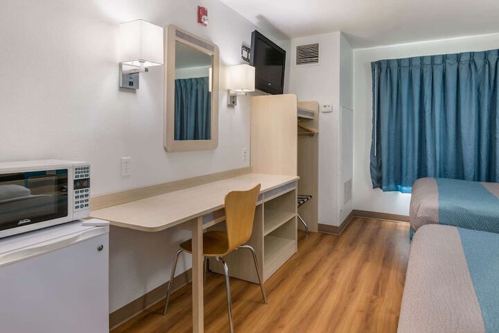 Room 33 of 35