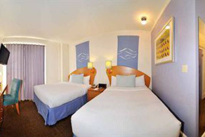 HOTEL METROPOLIS