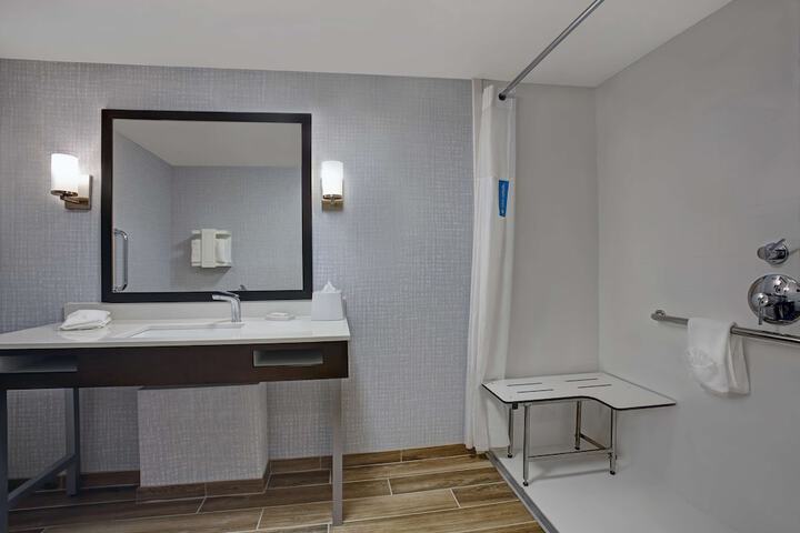 Room 17 of 43