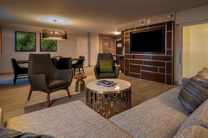 Room 16 of 40