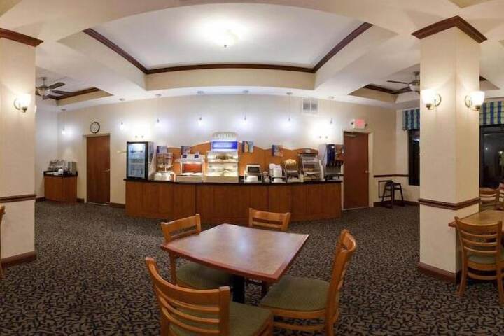 Holiday Inn Express Hotel & Suites Lake Okeechobee by IHG