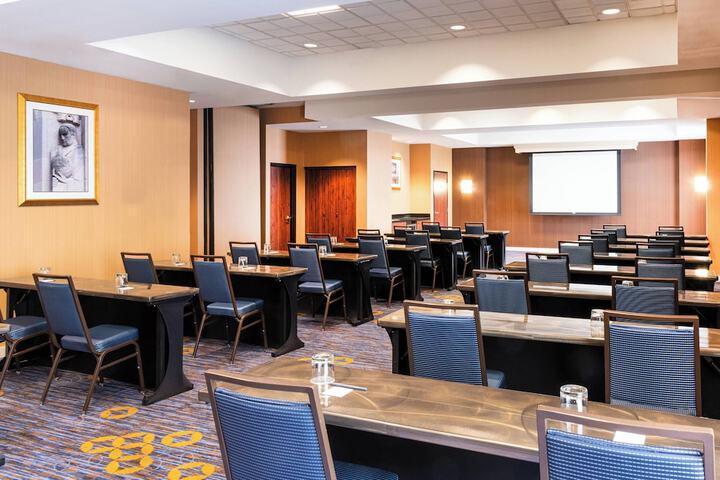 Courtyard by Marriott Bloomington