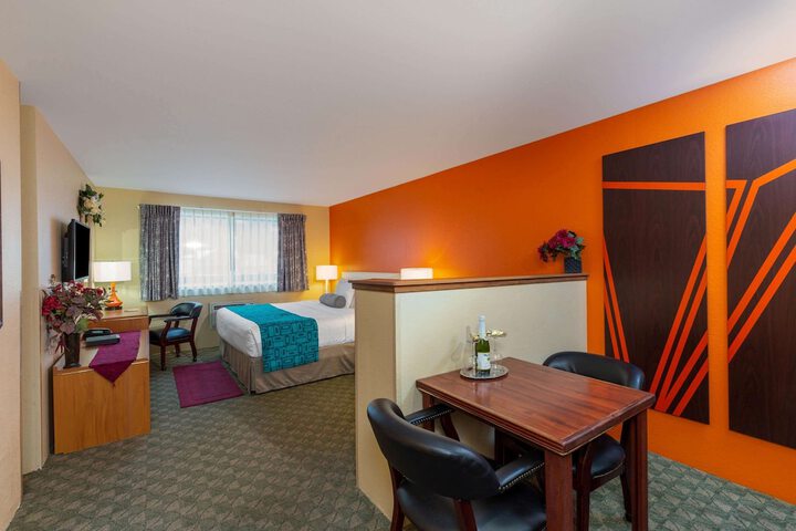 Room 7 of 16