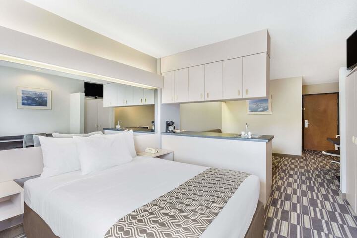Room 18 of 27