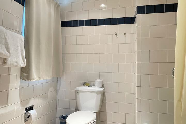 Room 3 of 16