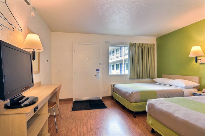 Room 9 of 24