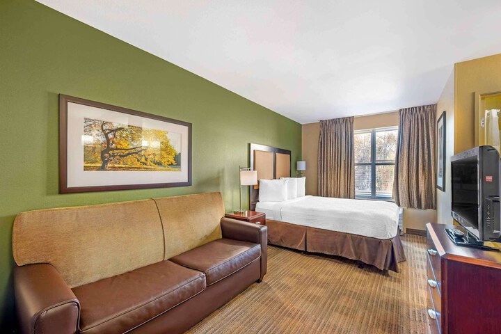 Room 26 of 38