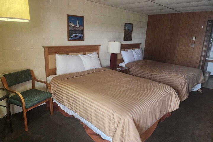 First Inn by OYO Quinter Hwy 70