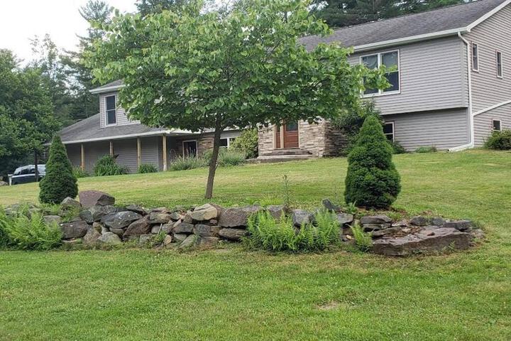 Southwoods Mountain Estate -private mansion pool, hottub+ 15 acres