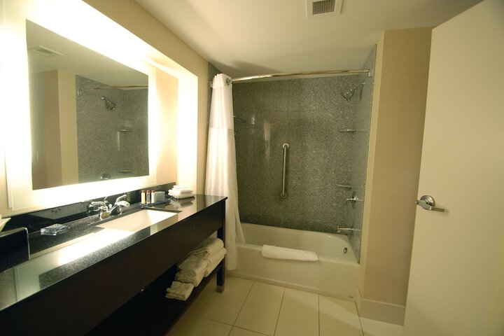 Room 9 of 27