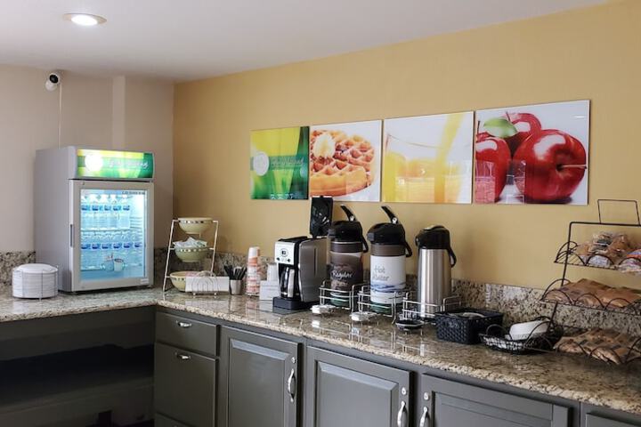 Breakfast/Coffee Service 38 of 42