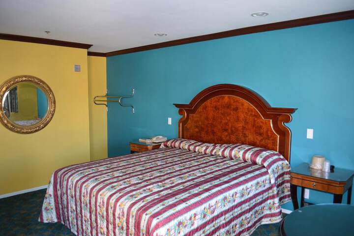 Room 23 of 33