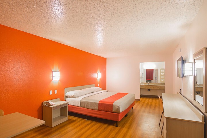Room 17 of 31