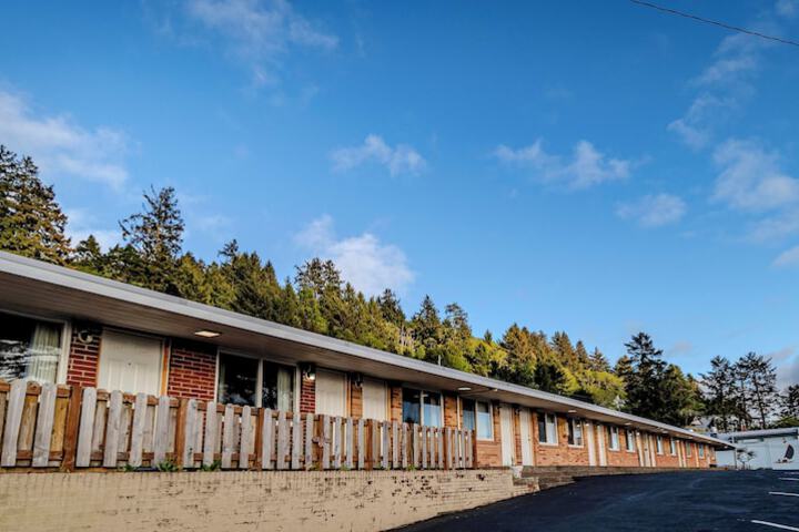 Four Winds Motel