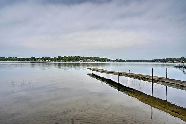 Grand Rapids Area Lakefront House w / Dock