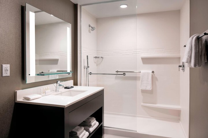 Room 15 of 36