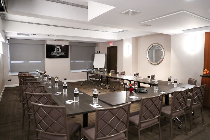 Business Center 79 of 81