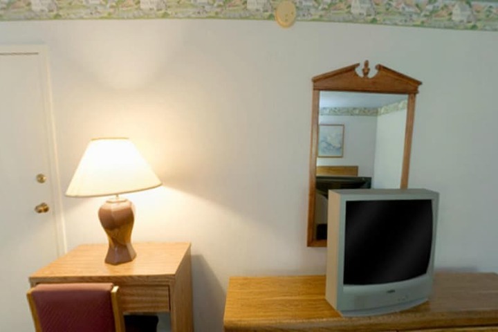 Room 7 of 13