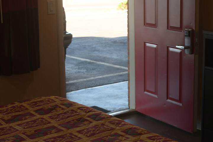 Room 25 of 107