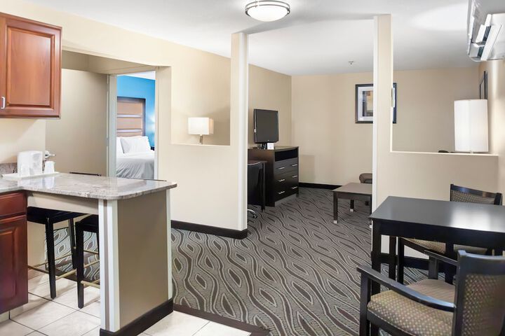 Room 11 of 32