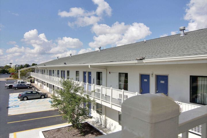 Motel 6 Middleburg Heights OH - Cleveland