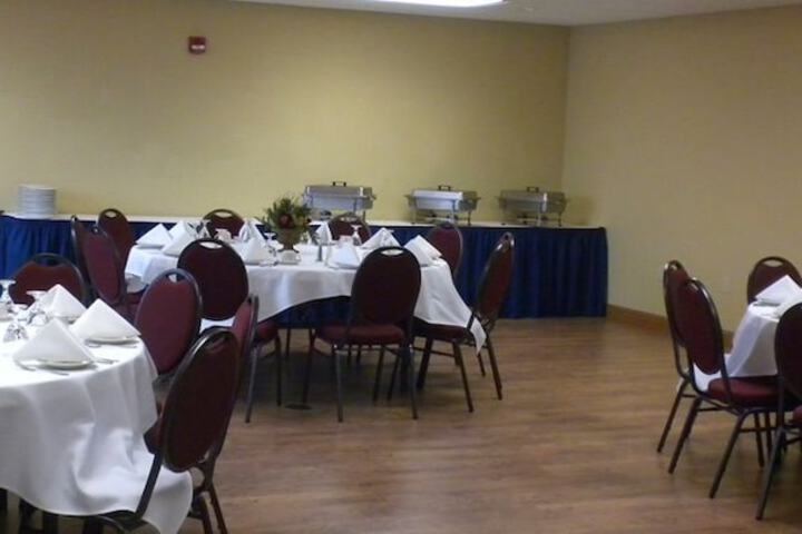 Ballroom/Hall 28 of 68