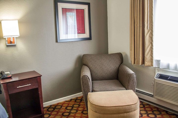 Room 32 of 85