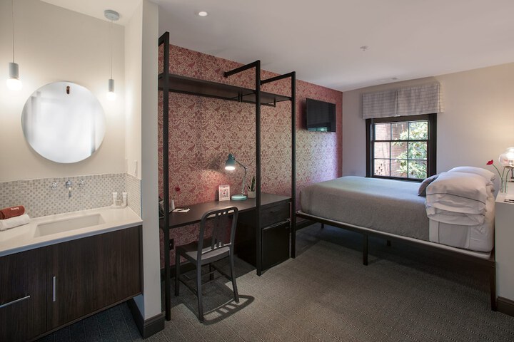 Room 64 of 99