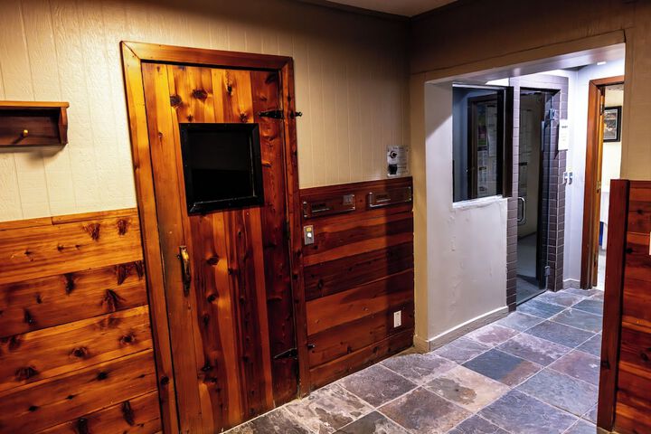 The Mammoth Creek Inn