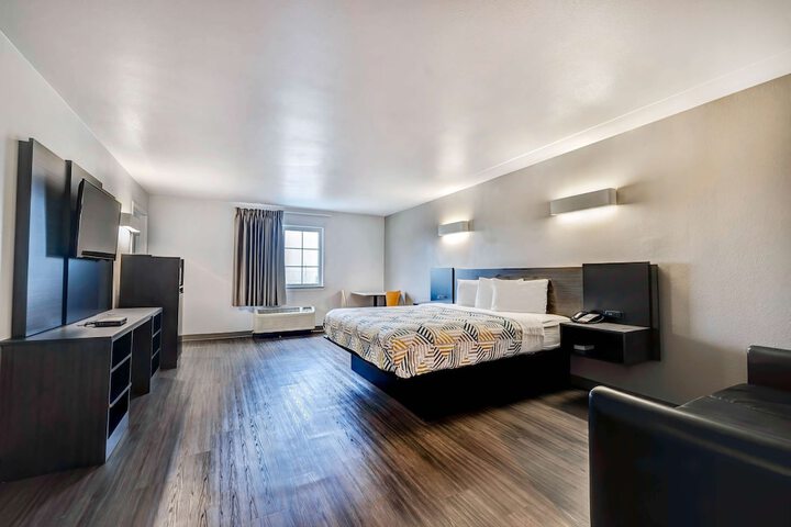 Room 18 of 25