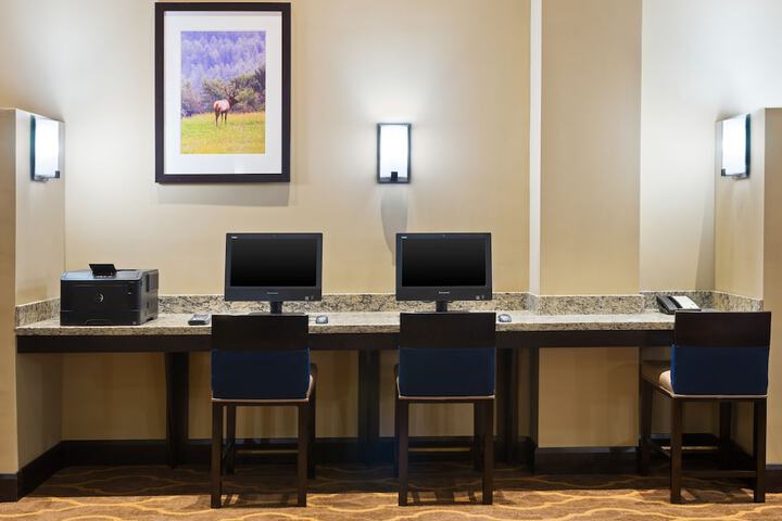 Business Center 44 of 46