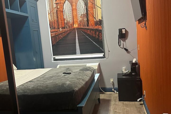 Room 13 of 31