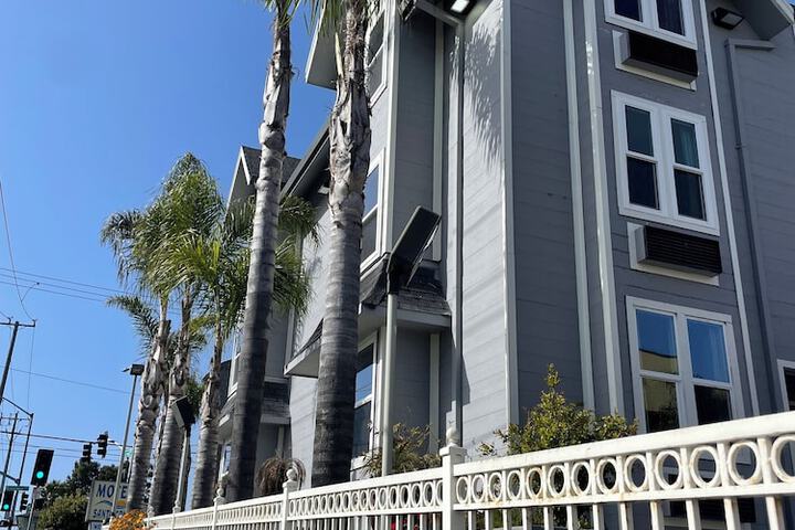 Hotel 5 of 71