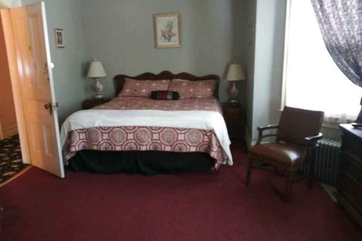 Room 5 of 11