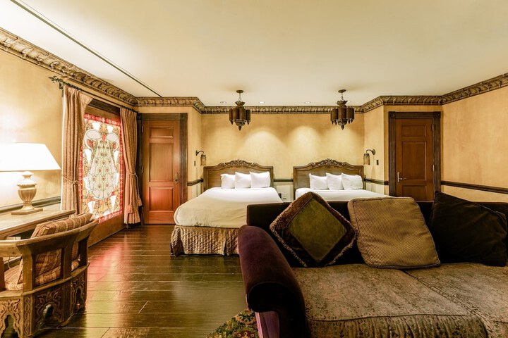 Room 53 of 124