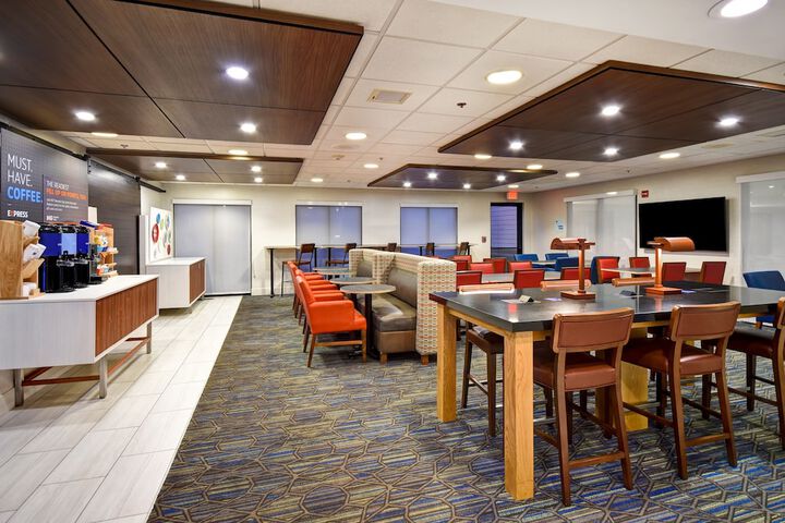Holiday Inn Express Newport North - Middletown by IHG