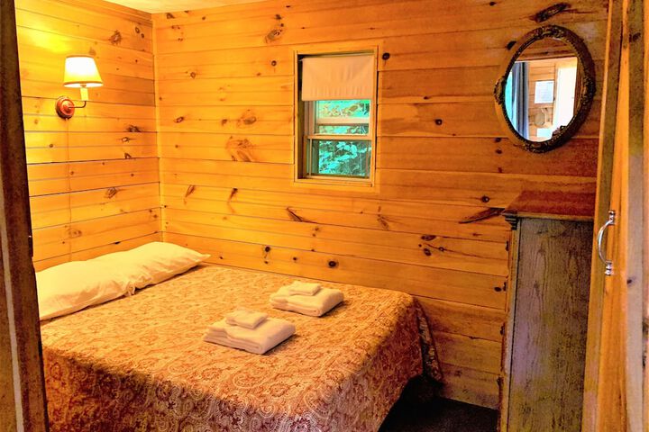 Pine Crest Motel & Cabins