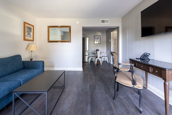 Room 32 of 59