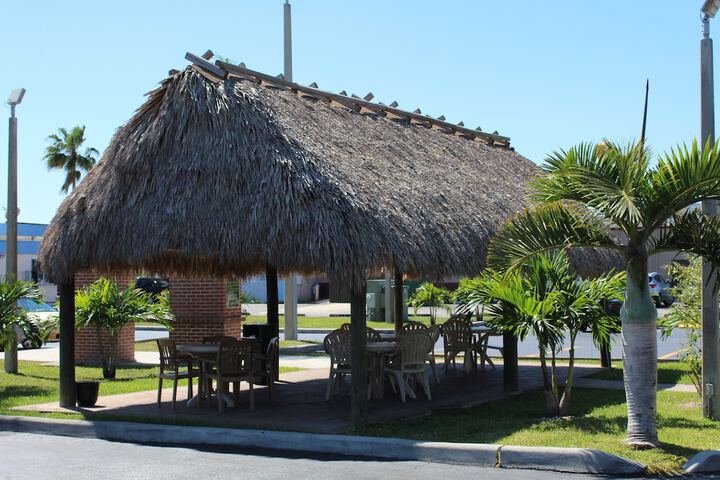 Hotel Exterior 80 of 81