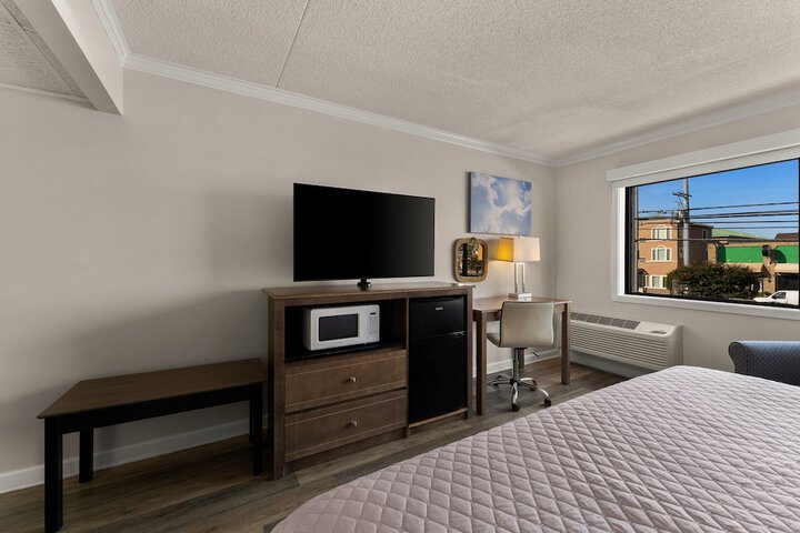 Room 34 of 64