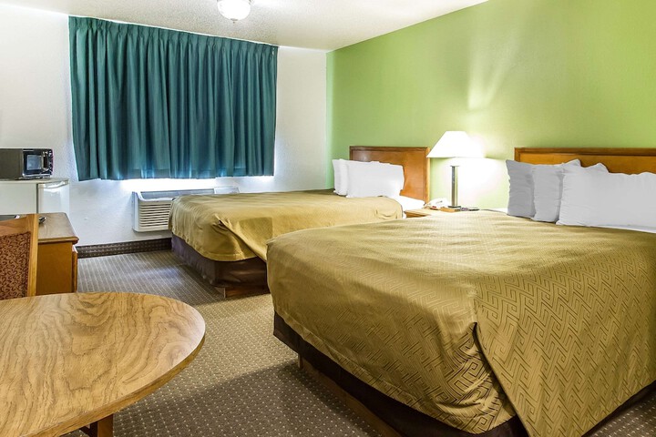 Econo Lodge Inn & Suites Pekin - Peoria Area
