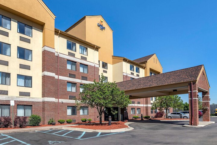 Hotel 2 of 32