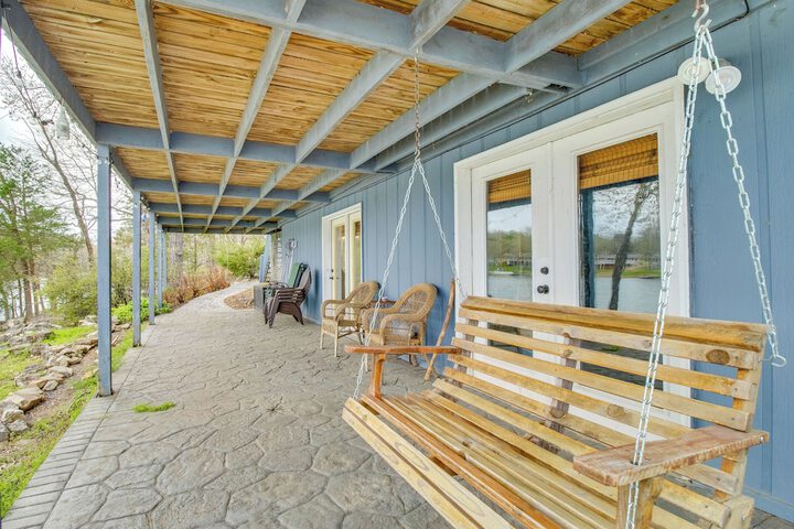 Lakefront Arkansas Abode - Deck Grill & Fire Pit!