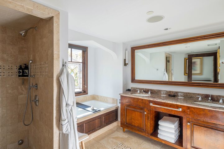 Madeline Hotel & Residences Auberge Collection